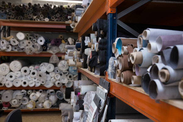 Производство кроватей и диванов, диванов и матрасов.