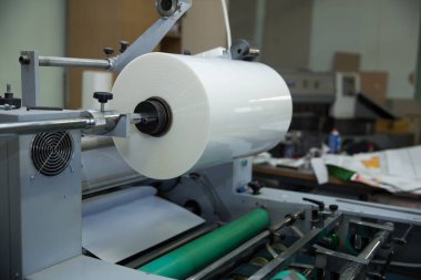 Bir kaplama makinesinin görüntüsü.