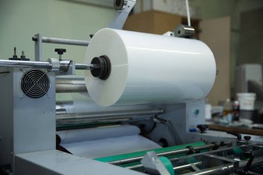 Bir kaplama makinesinin görüntüsü.