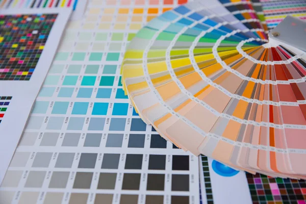 Press color management. Color palettes. Commercial printing.