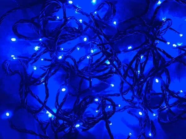 Ünnepi Karácsonyi Koszorú Elmosódott Bokeh Hatása Kék Elvont Felület Háttér — Stock Fotó