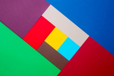 Renkli kağıt yapraklarından grafik desen