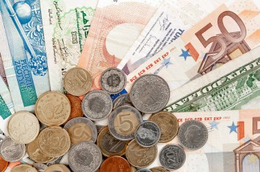 Değişik para birimlerinin para ve banknotlarının resmini kapat