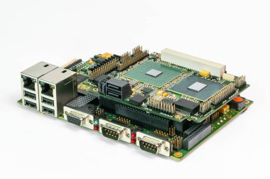 Beyaz arkaplana gömülü dayanıklı işlemci tahtası