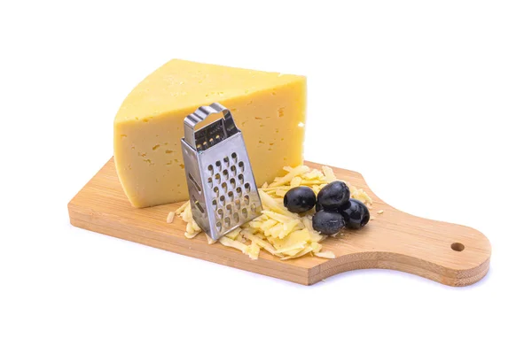 Massieve gele gouda kaas, close-up, geïsoleerd op een witte achtergrond.. — Stockfoto