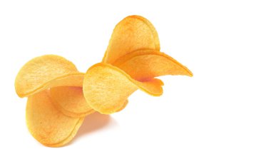 Patates cipsi yakın plan beyaz zemin üzerinde izole