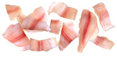 Pangasius balık filetosu, yeşil marul yaprağı parçaları. Beyaz bir arka planda izole edilmiş. Taze balık filetosu. Yukarıdan manzara.