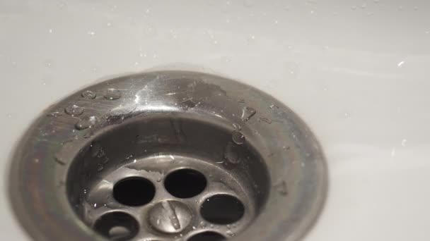 Grifo Acero Goteando Lavabo Del Baño — Vídeos de Stock