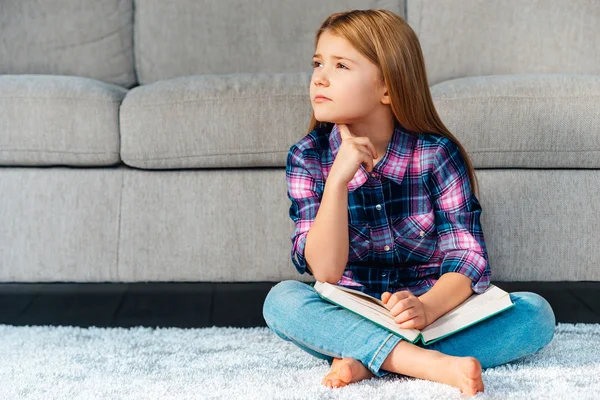 Little girl holding book — Stock Photo, Image