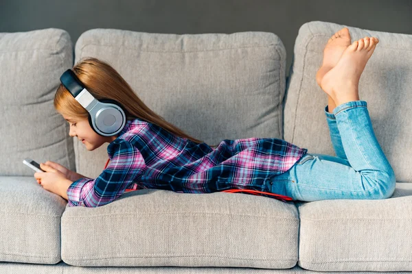 Little girl in headphones — Stock Photo, Image