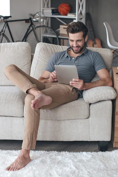 Young man using his digital tablet — Stock Photo, Image
