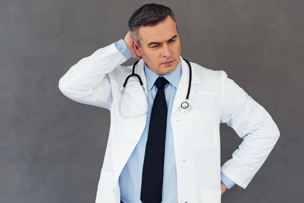 Médecin masculin avec stéthoscope — Photo