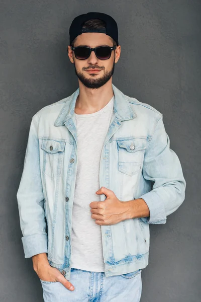 Young man in sunglasses — Stock Photo, Image