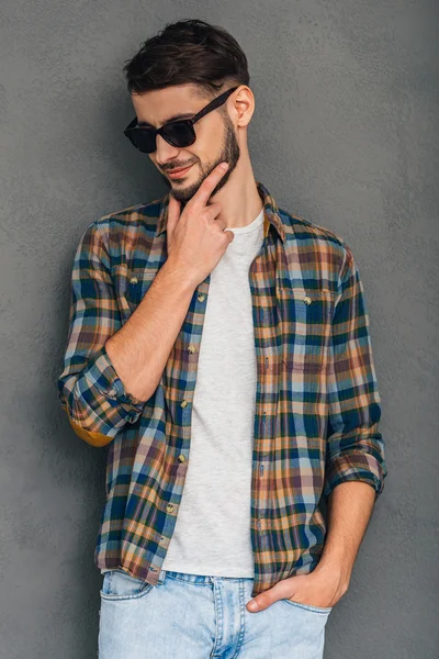 Guapo joven alegre — Foto de Stock