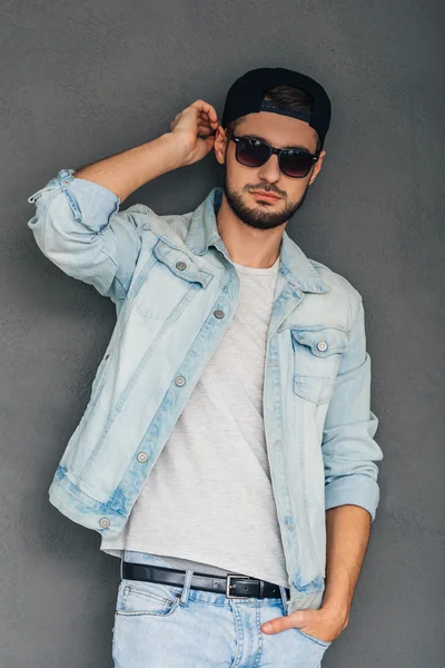 Stylish young man in sunglasses — Stock Photo, Image