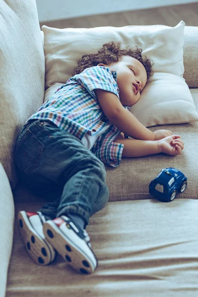 Baby boy sleeping on couch — Stock Photo, Image