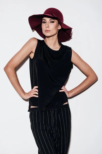 Kobieta w stylowy kapelusz — Zdjęcie stockowe