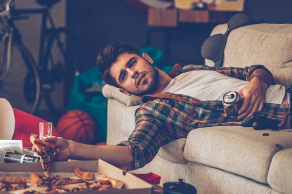 Hombre con resaca —  Fotos de Stock