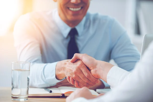 Business people shaking hands — Stock Photo, Image