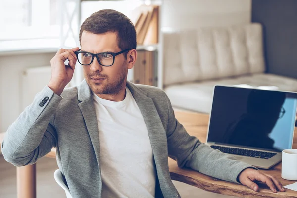 Man bij Working place — Stockfoto