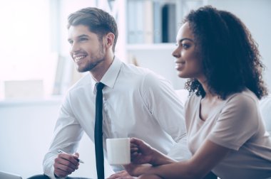  iş adamlarını ofiste 