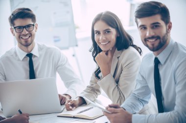 Ofis Masaları, neşeli arkadaşları  