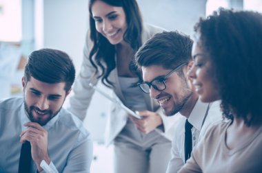 birlikte çalışan iş adamları