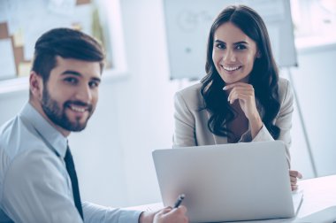  Ofis Masaları, neşeli arkadaşları 