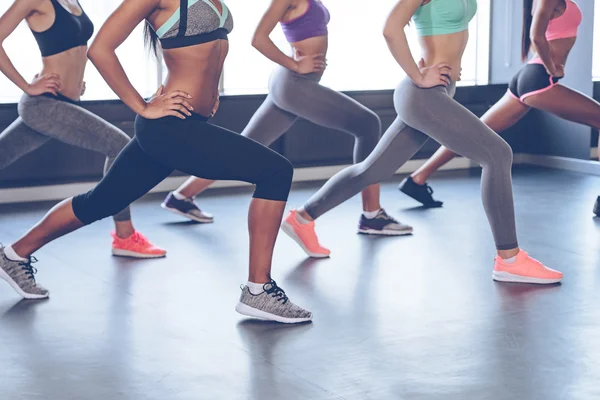 Young women with perfect buttocks exercising — Stockfoto