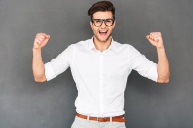 adam gesturing ve ağzını açık tutmak