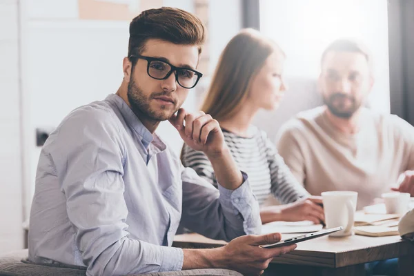 Handsome man looking at camera — Stock Photo, Image