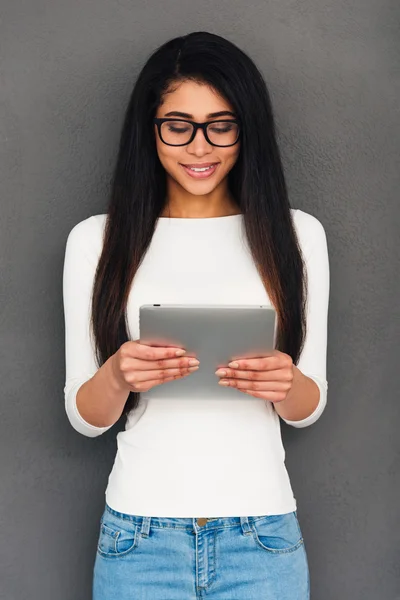 Attractive woman holding digital tablet — ストック写真