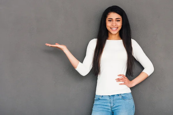 Atractiva joven mujer — Foto de Stock