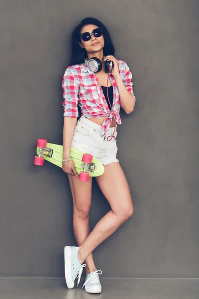 Beautiful young woman holding skateboard — Stock Photo, Image