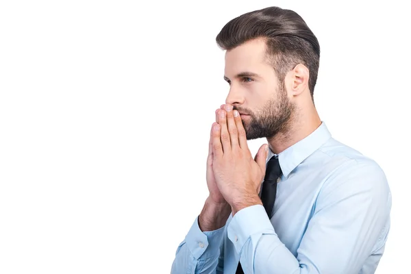 Schöner Mann mit der Hand am Kinn — Stockfoto