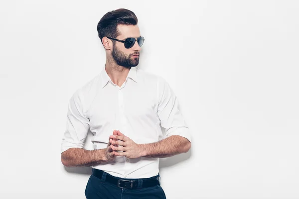 Man in white shirt keeping hands clasped — Stock Photo, Image