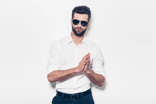 Man in white shirt keeping hands clasped — Stock Photo, Image