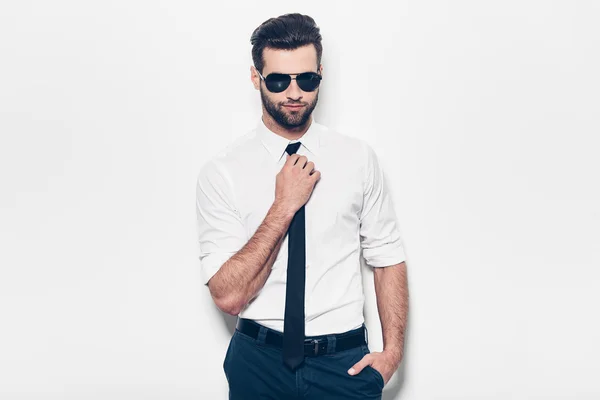 Man in white shirt adjusting his necktie — Stock Photo, Image