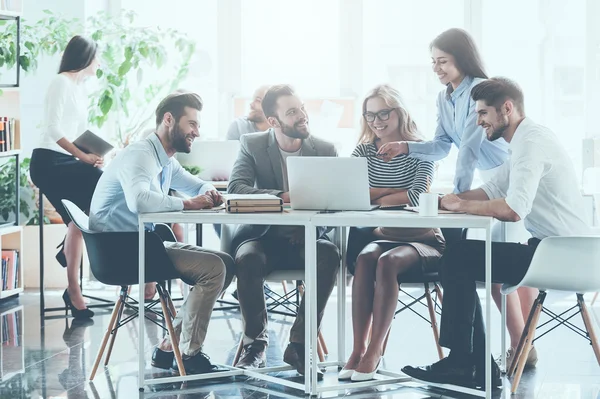 Gente de negocios trabajando —  Fotos de Stock