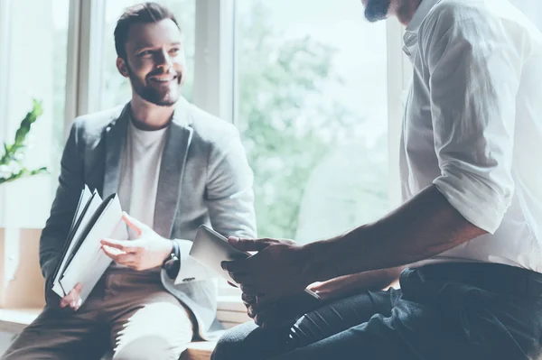 Dos jóvenes empresarios — Foto de Stock