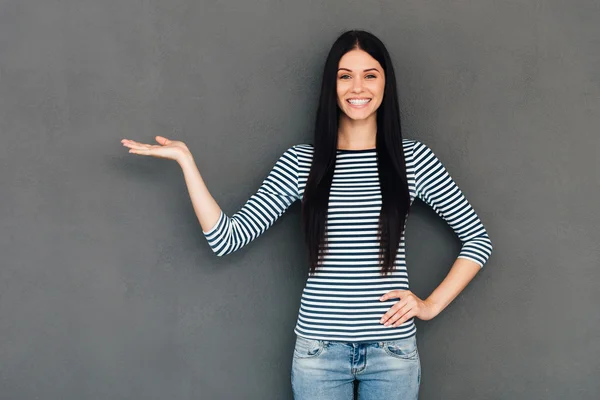 Frau mit Kopierraum — Stockfoto