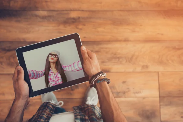 Mann nutzt Videokonferenz — Stockfoto