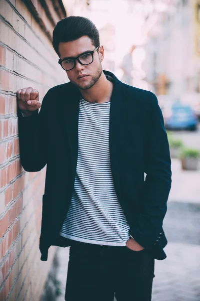 Homem em desgaste casual inteligente — Fotografia de Stock