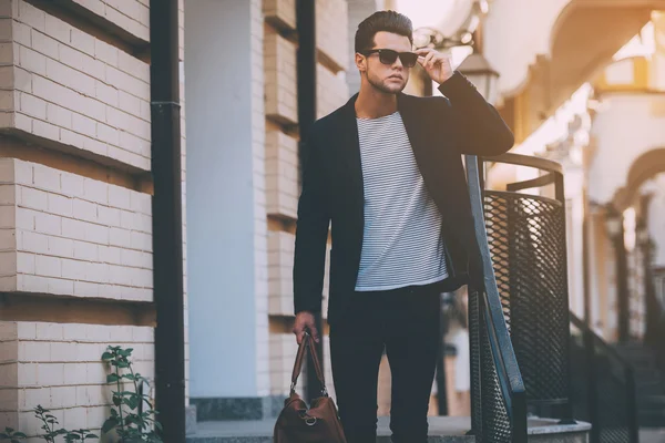 Homem em desgaste casual inteligente — Fotografia de Stock