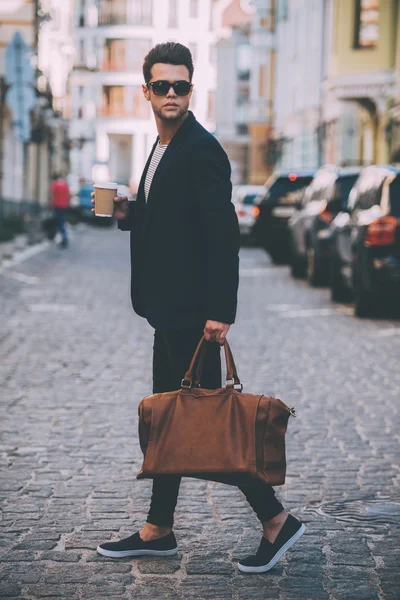 Homem em desgaste casual inteligente — Fotografia de Stock