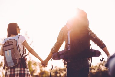 sırt çantaları ile birlikte yürüme Çift 