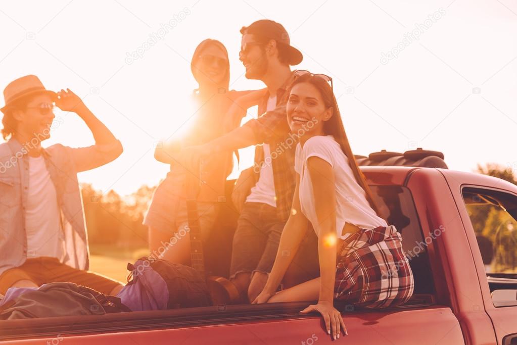 people enjoying their road trip 