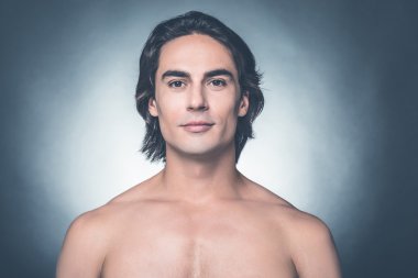 gömleksiz delikanlı 