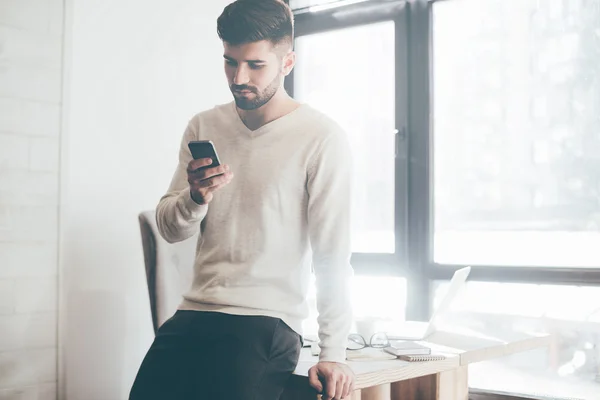 Handsome man browsing mobile — Stock Photo, Image