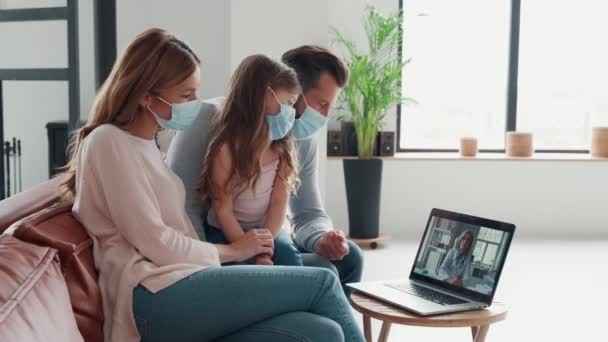 Young family with preschool age girl wearing protective face masks — Stock Video